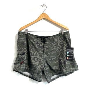 Maui Rippers Camo 5” Boardshort green swim